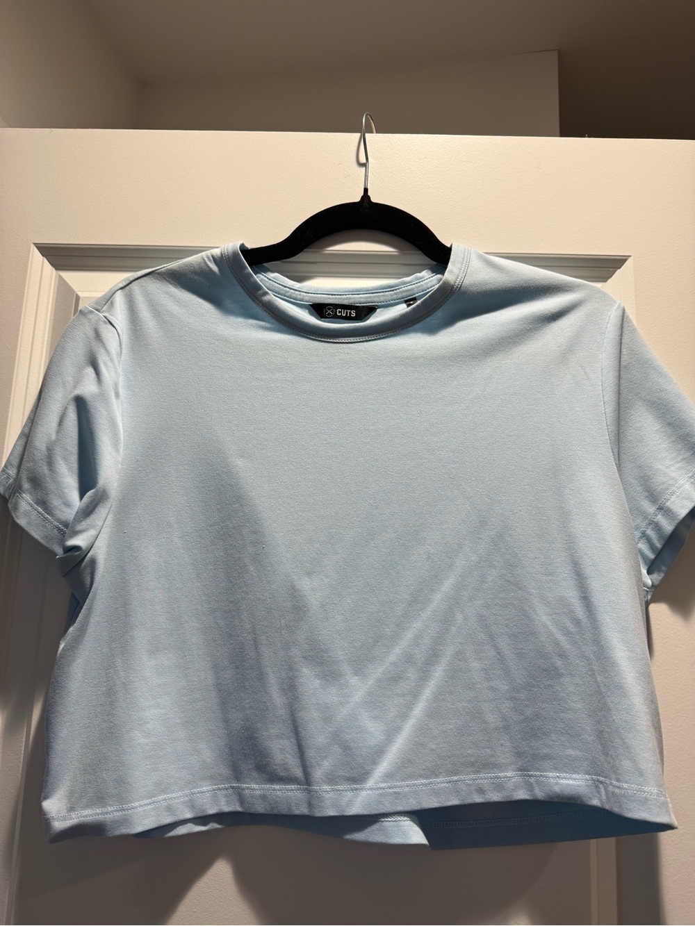 Cuts cropped blue women’s tee - Picture 1 of 2